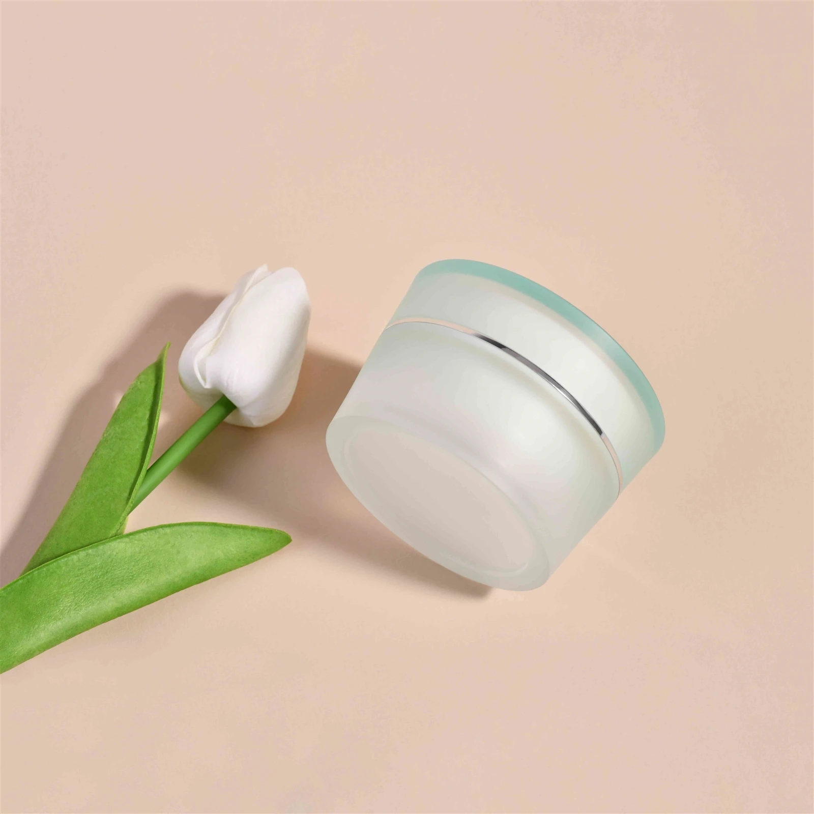 Refillable Cosmetic Container Refillable Cosmetic Container